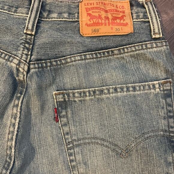 Vtg Y2K Levi’s 569 Denim High Waisted Bermuda Shorts Jorts 30 Classic Casual - Picture 3 of 5